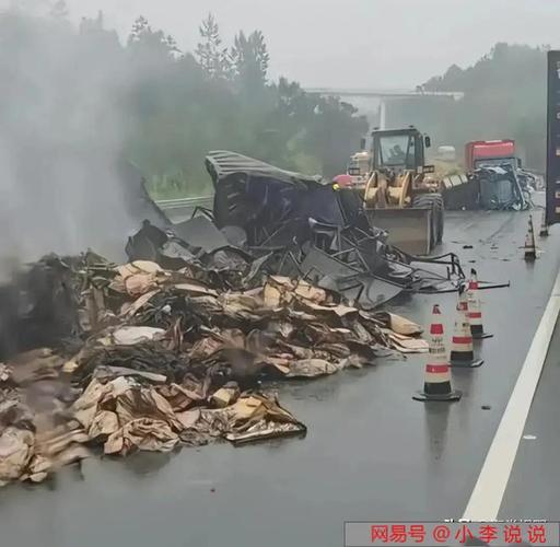 高速遇车祸致8死,高速车祸合集
